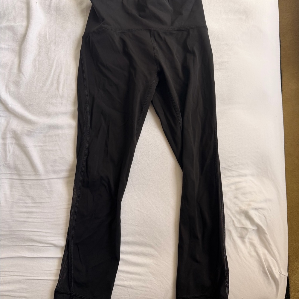 Lululemon Train Black Leggings with Mesh Panel Capri 21”